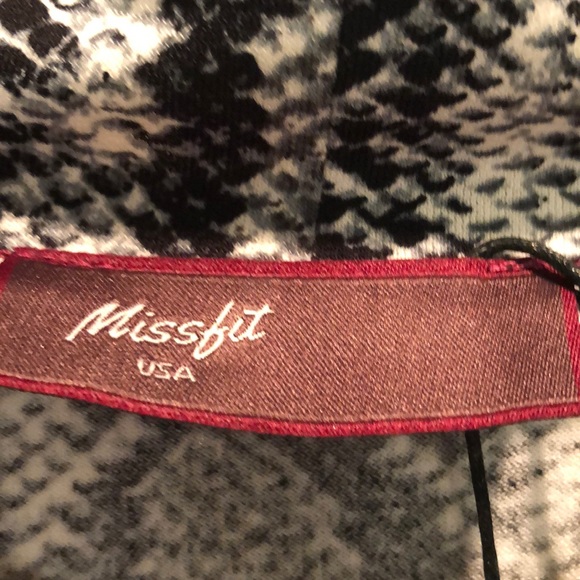 Snake print mock neck top. XL. Fits like a small. - Picture 2 of 5